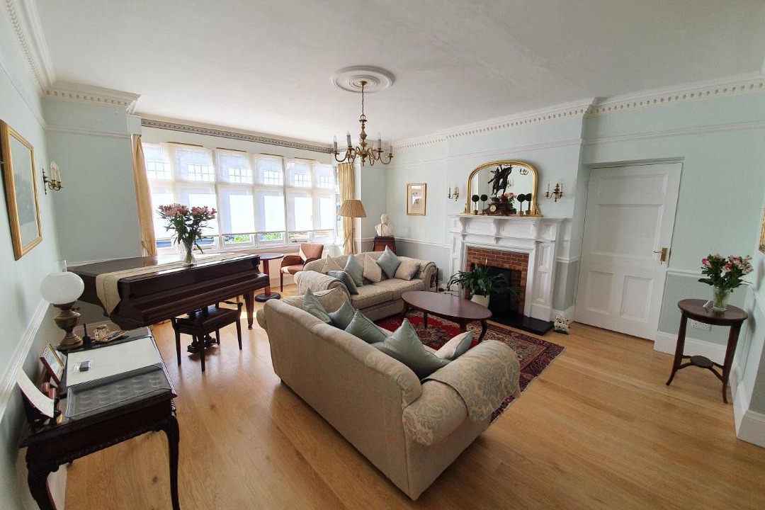 Photo of Livingroom in Long Ditton