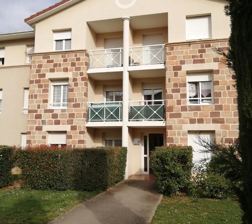 Photo of Buildings in Saint-Cernin-de-Larche