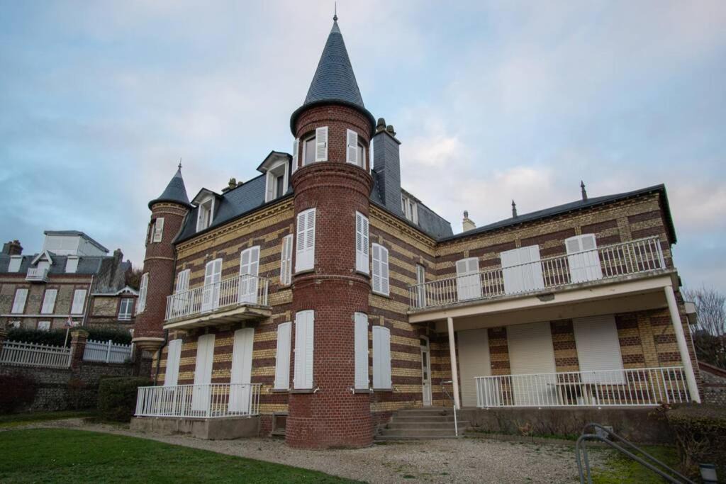 Photo of Buildings in Etretat