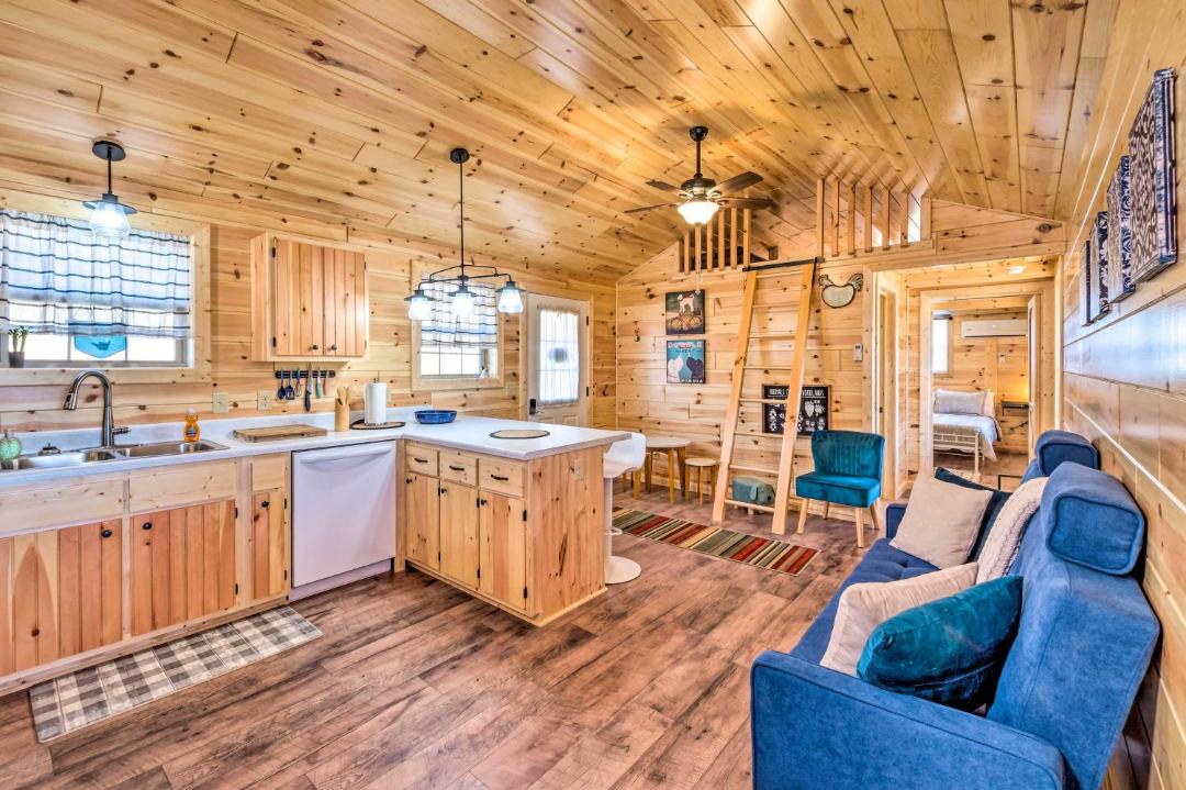 Photo of Livingroom in Cub Run