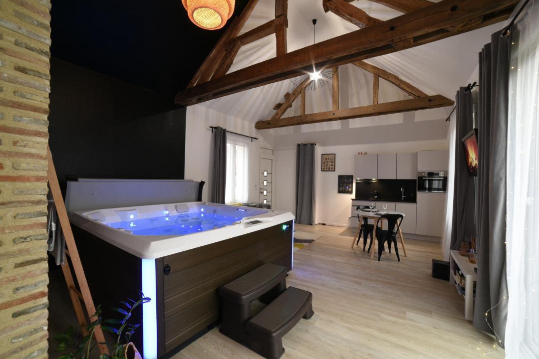 Photo of Others in Ladon