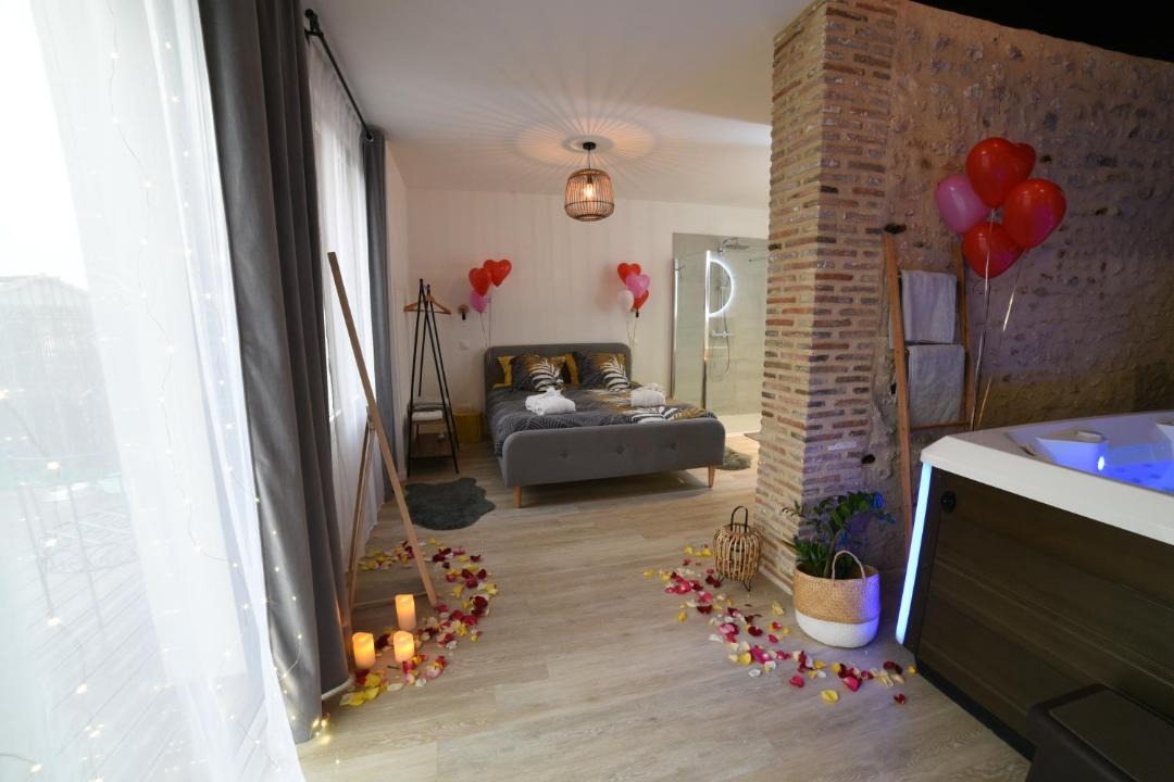 Photo of Others in Ladon