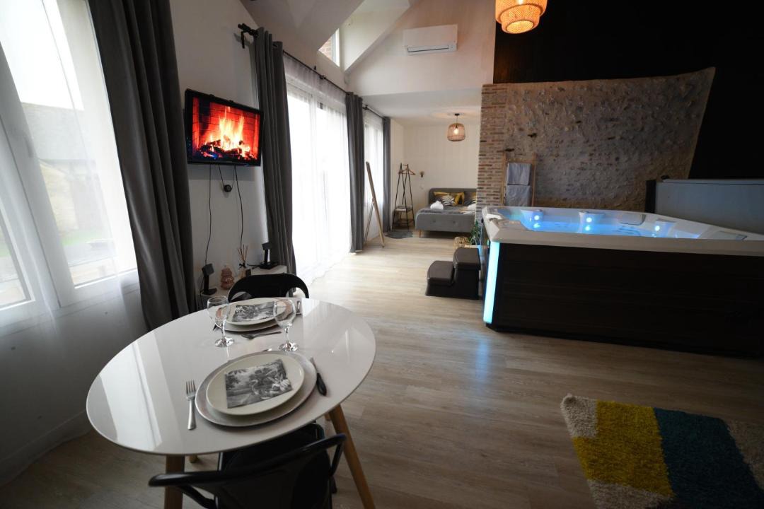 Photo of Others in Ladon