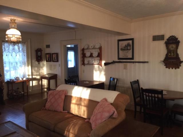 Photo of Livingroom in Nauvoo