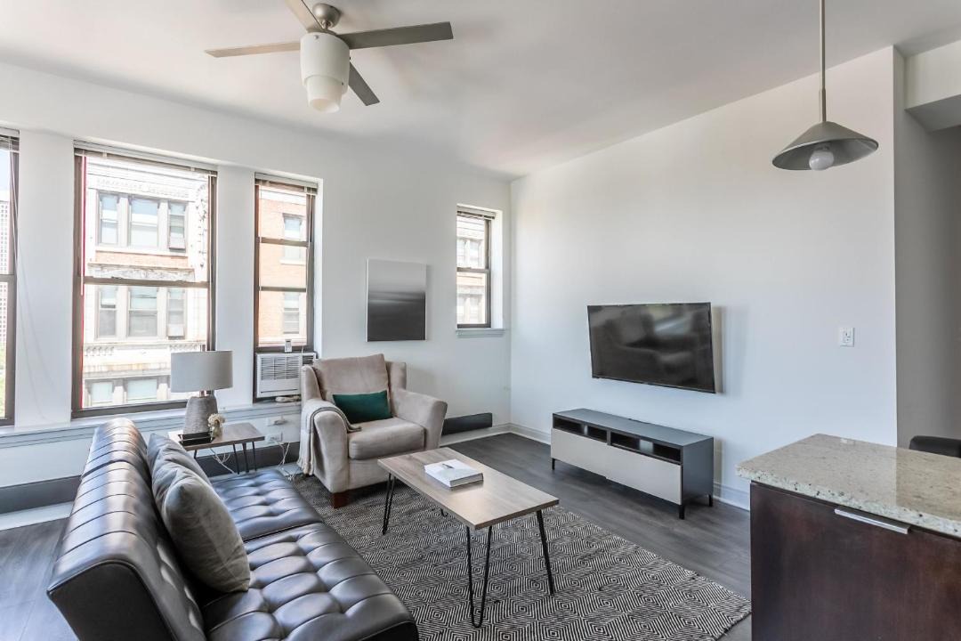 Photo of Livingroom in East Hyde Park