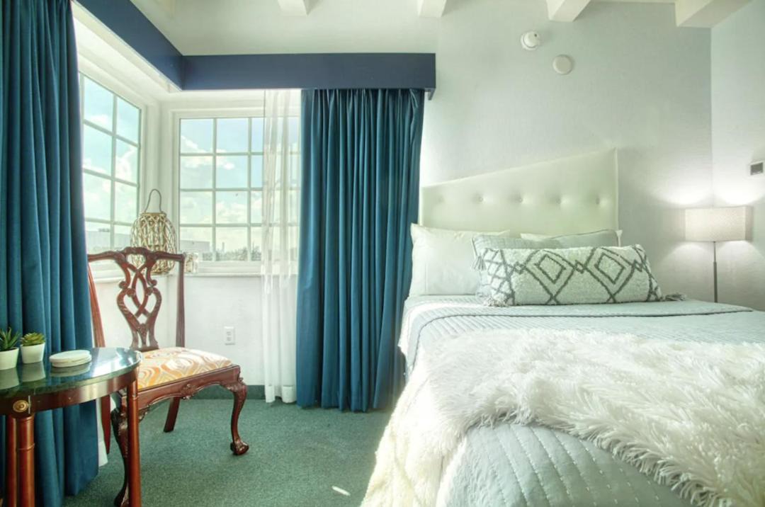 Photo of Bedroom in Mid Beach