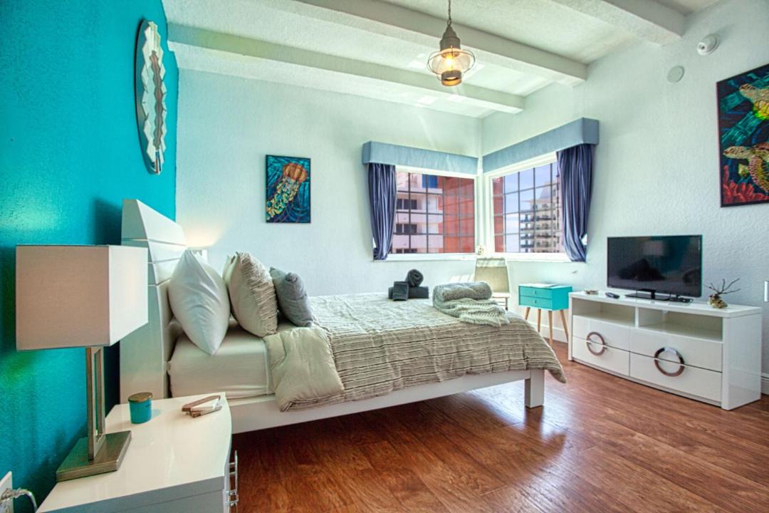 Photo of Livingroom in Mid Beach