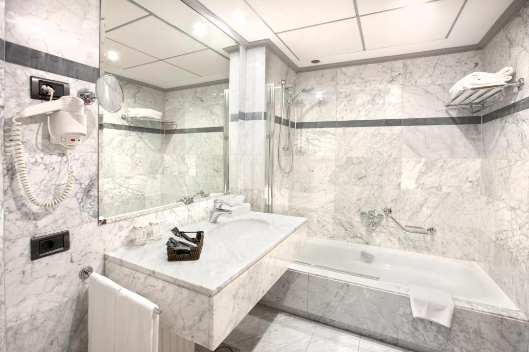 Photo of Bathroom in Logrono City Centre