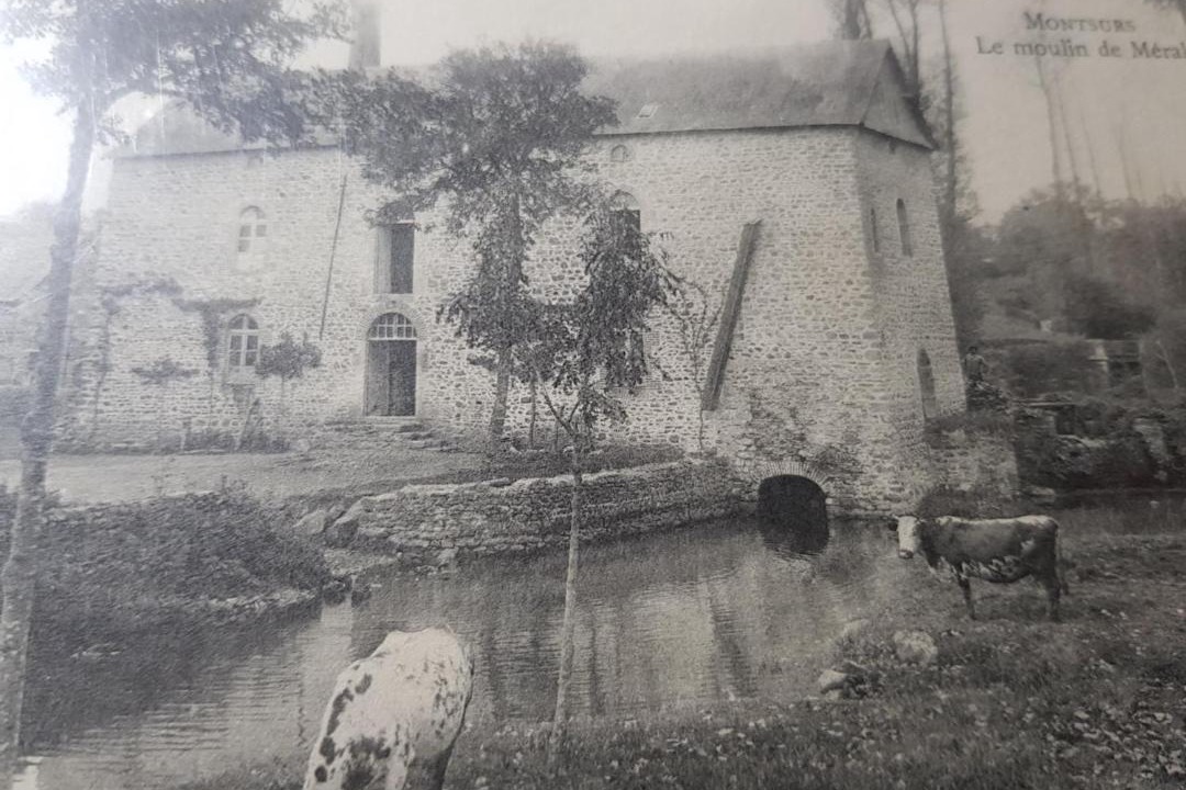 Photo of Buildings in Montsurs