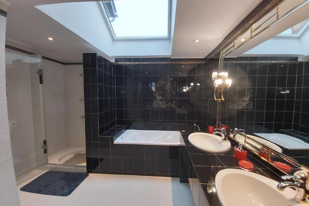 Photo of Bathroom in Verneuil