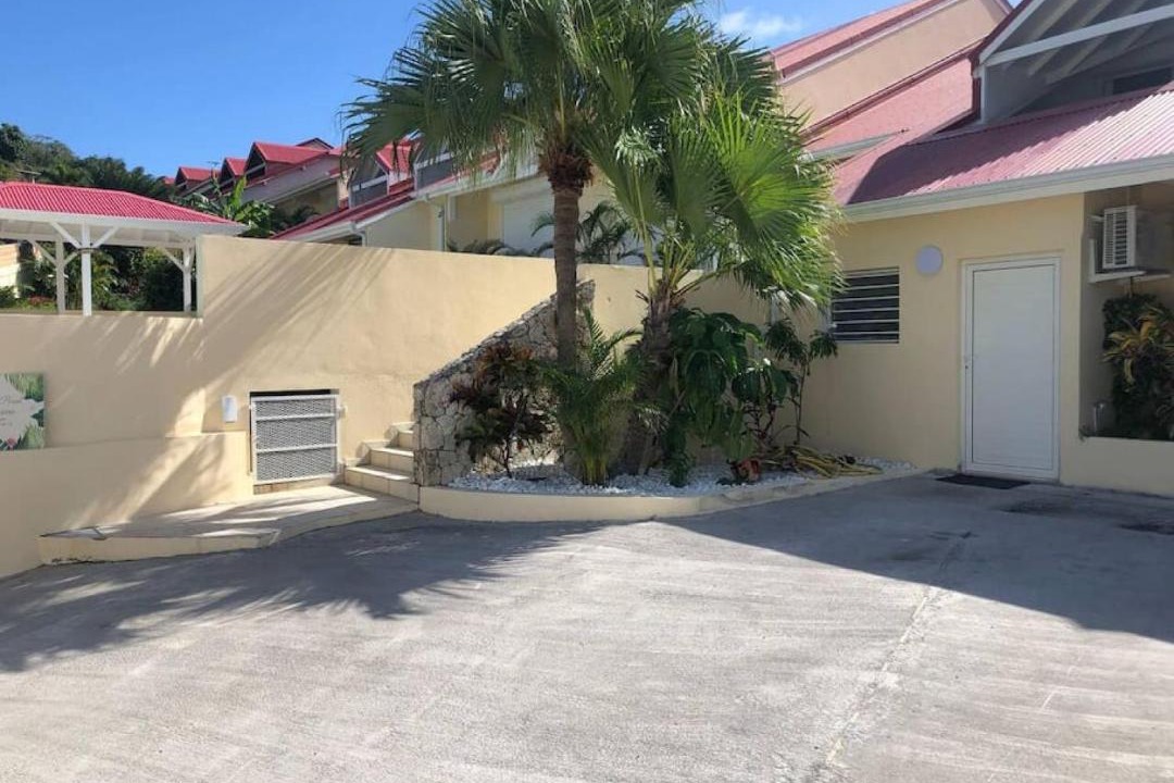 Photo of Others in Cul de Sac