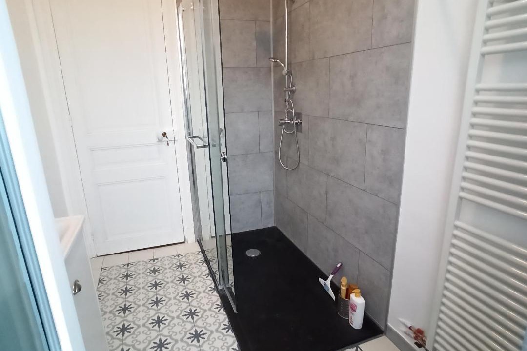 Photo of Bathroom in Saint-Aubin-Les-Elbeuf