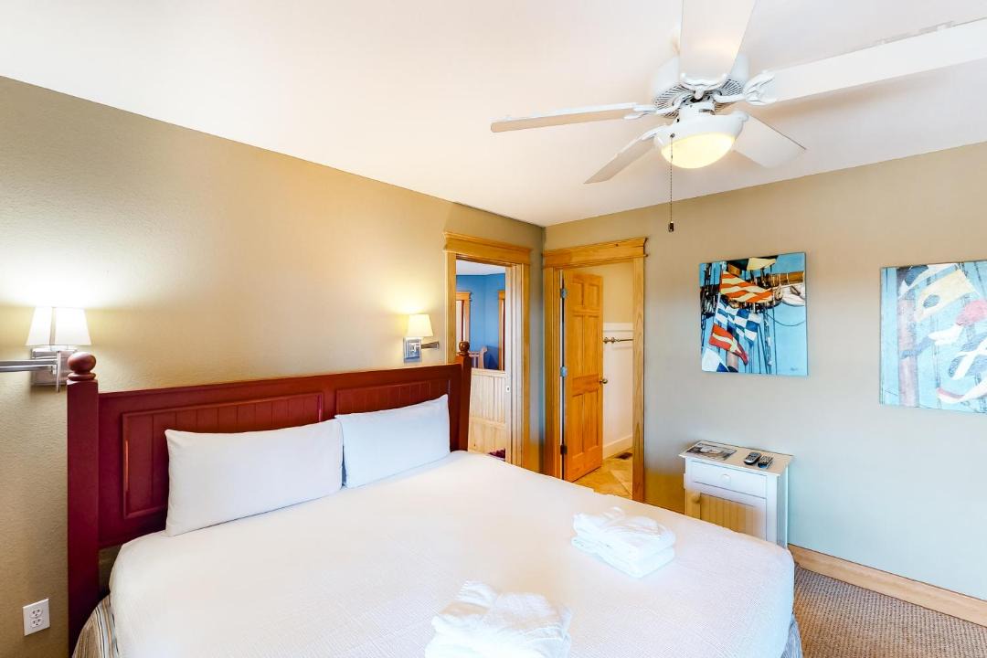 Photo of Bedroom in Whalehead Beach