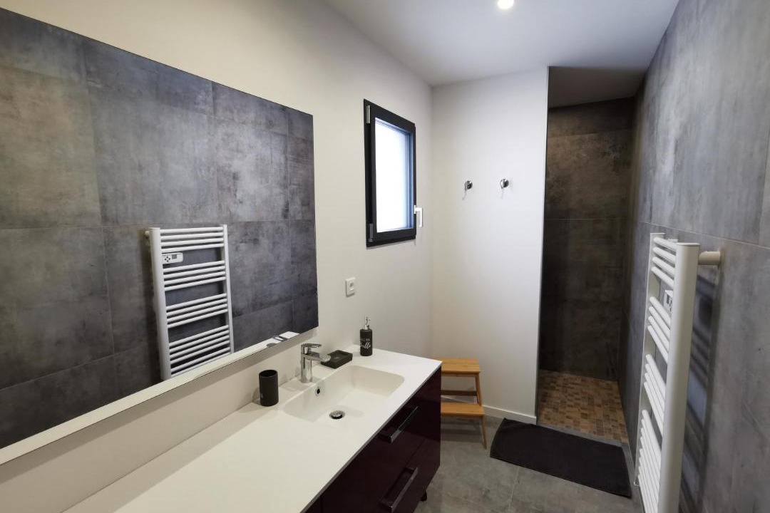 Photo of Others in Le Fied