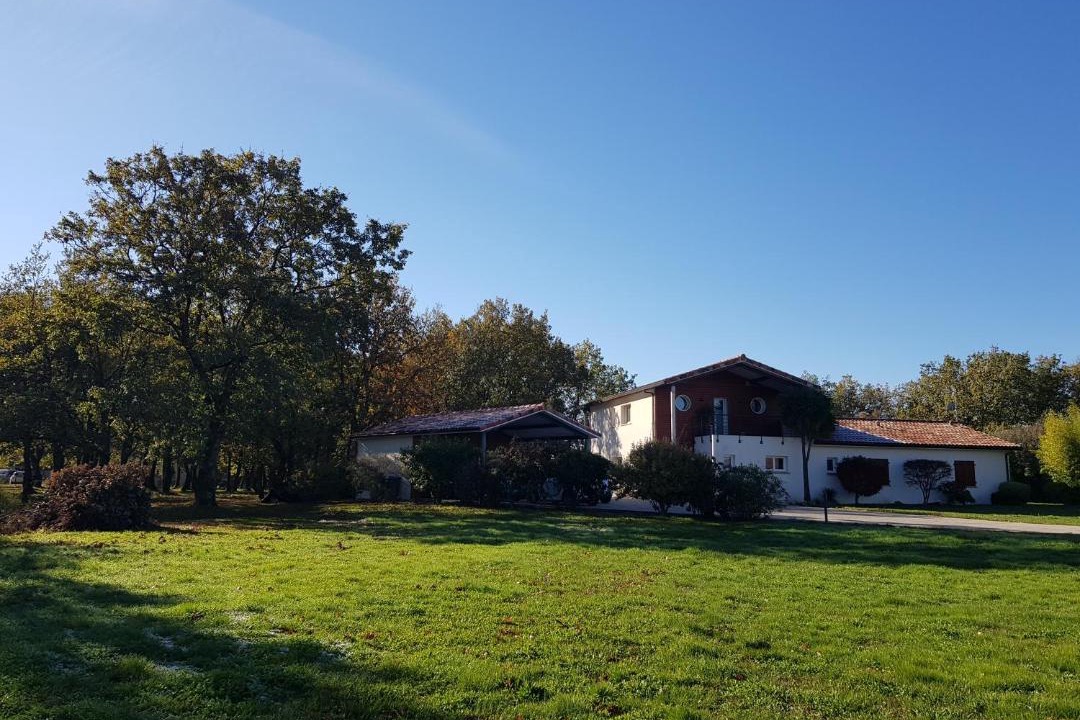 Photo of Buildings in Aussonne