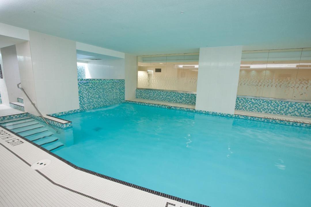 Photo of Others in Queens Square