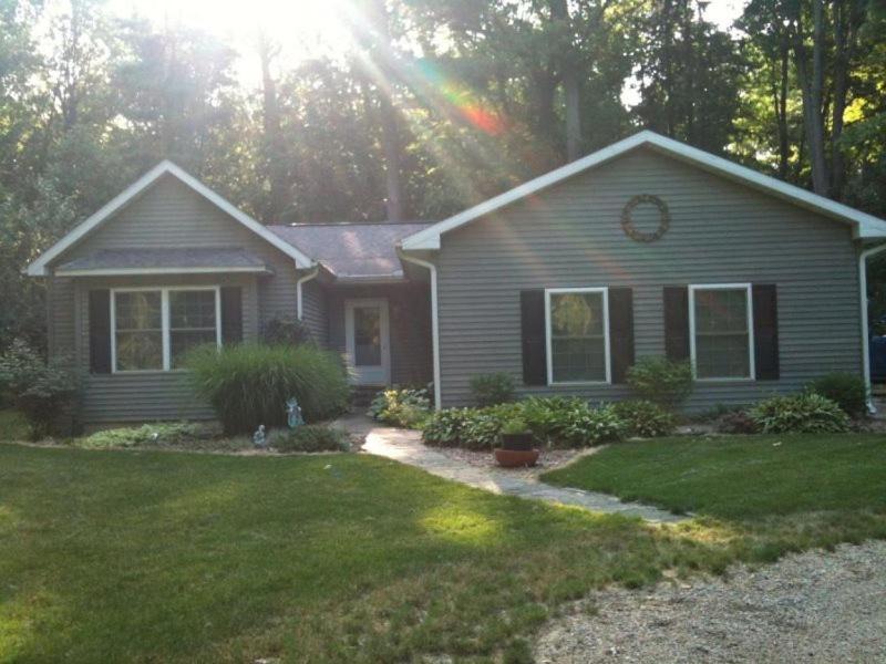 Photo of Buildings in Lakeside