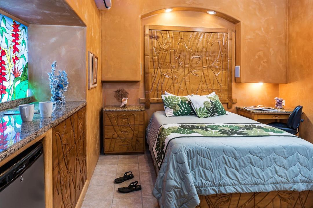 Photo of Bedroom in Historic Lahaina Front Street