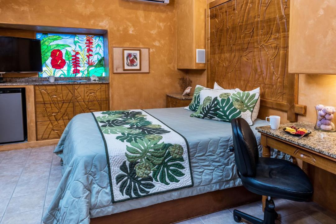 Photo of Bedroom in Historic Lahaina Front Street