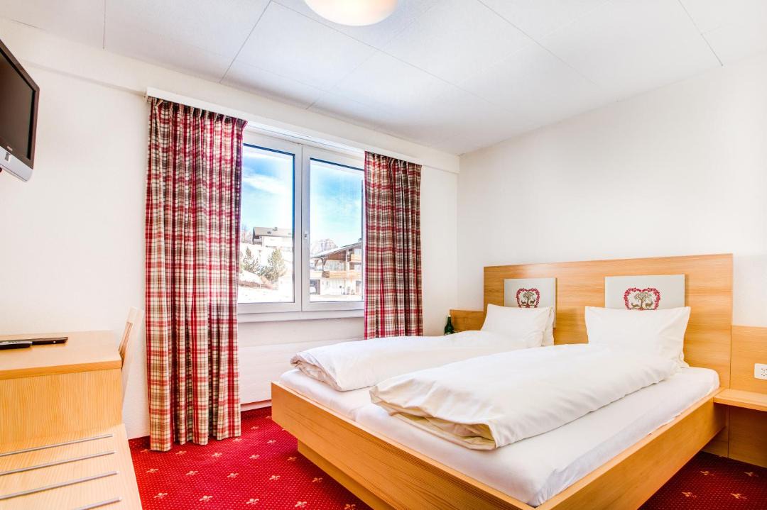 Photo of Others in Quarten