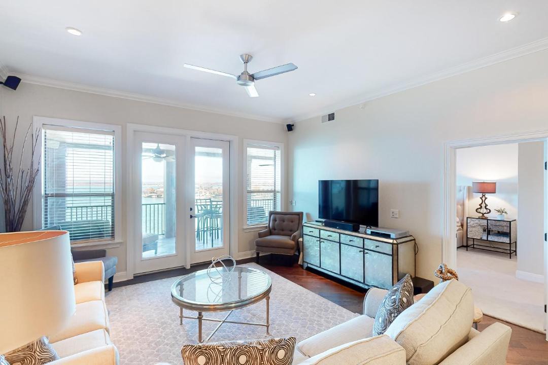 Photo of Livingroom in Horseshoe Bay