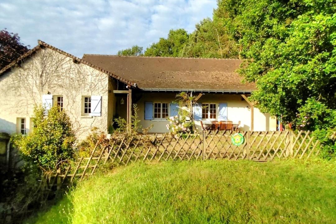 Photo of Buildings in Avrille-les-Ponceaux