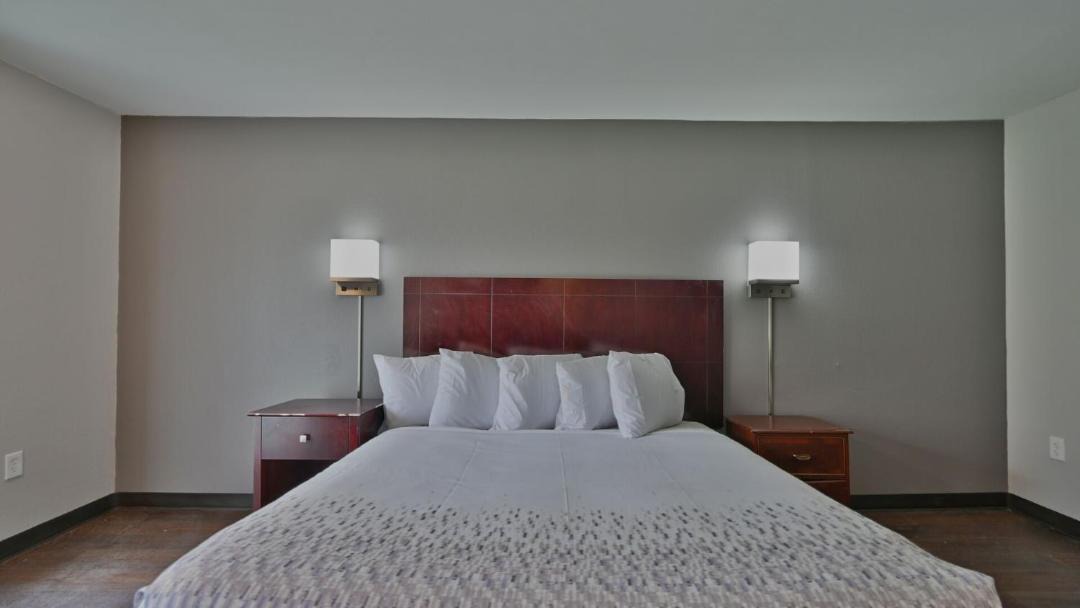 Photo of Others in Center Moreland