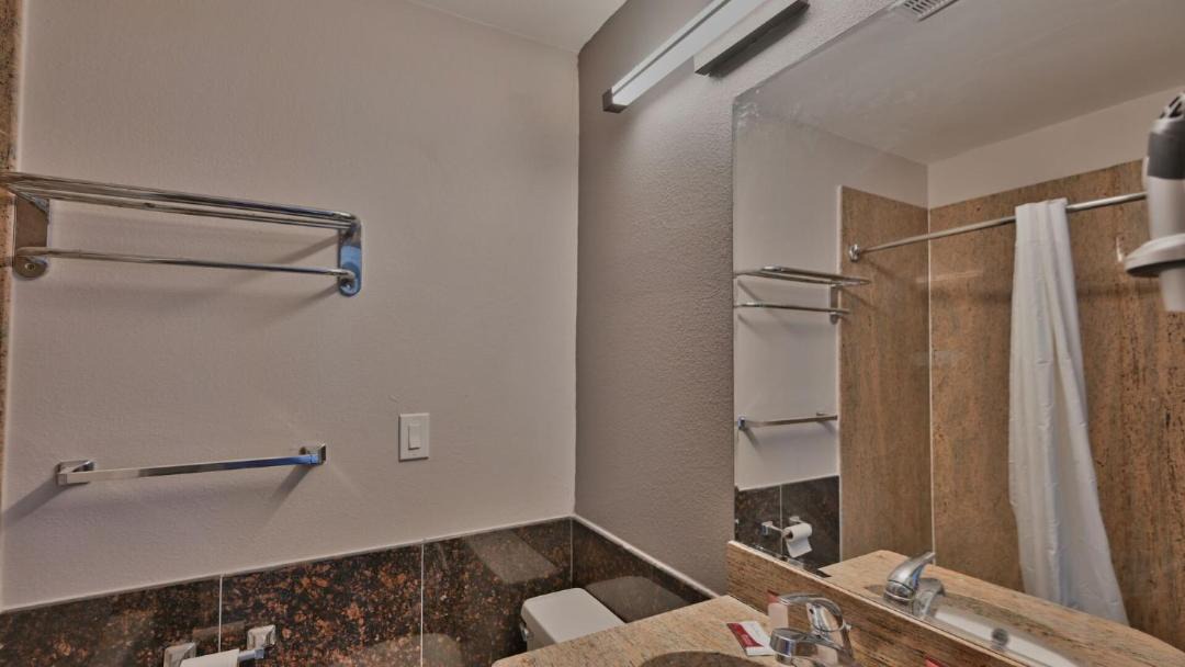 Photo of Others in Center Moreland