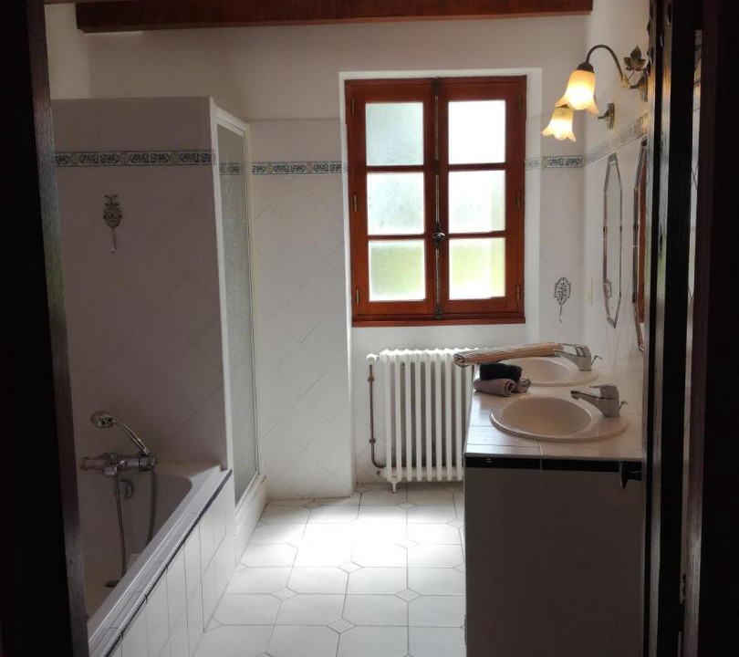 Photo of Others in Veuil