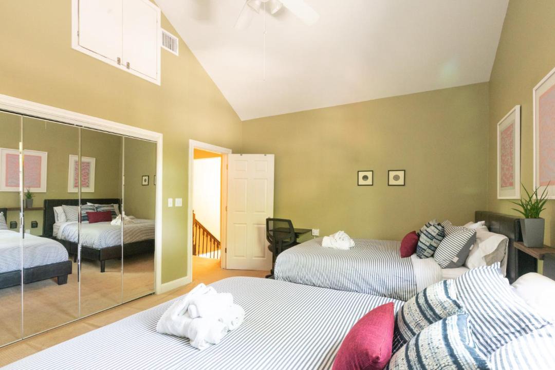 Photo of Livingroom in East Cesar Chavez