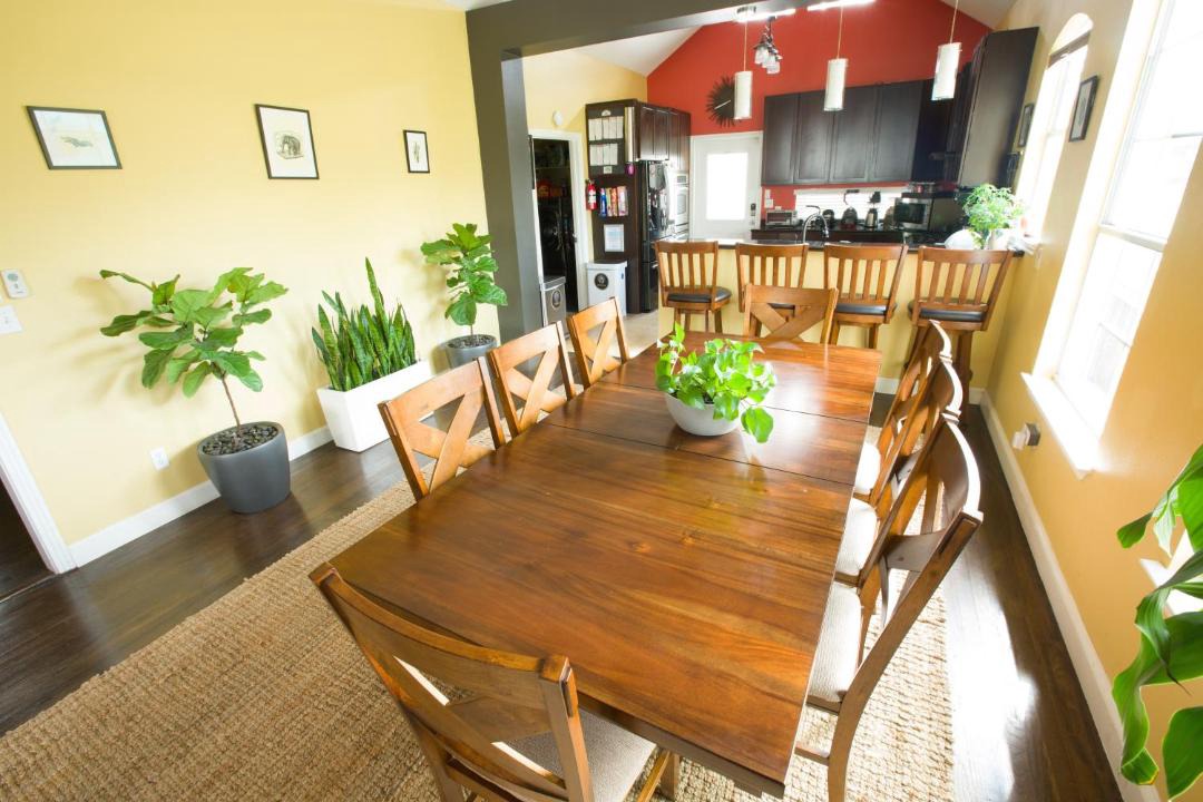 Photo of Livingroom in East Cesar Chavez