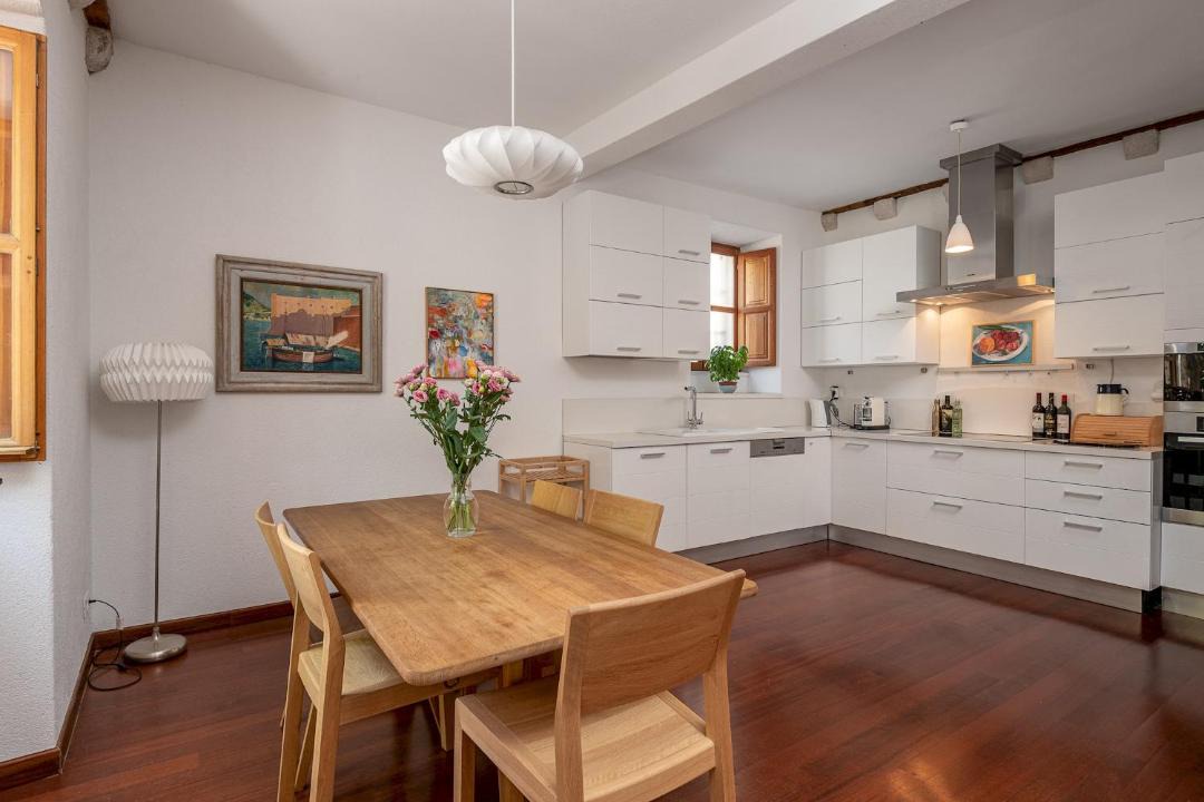 Photo of Kitchen in Pile