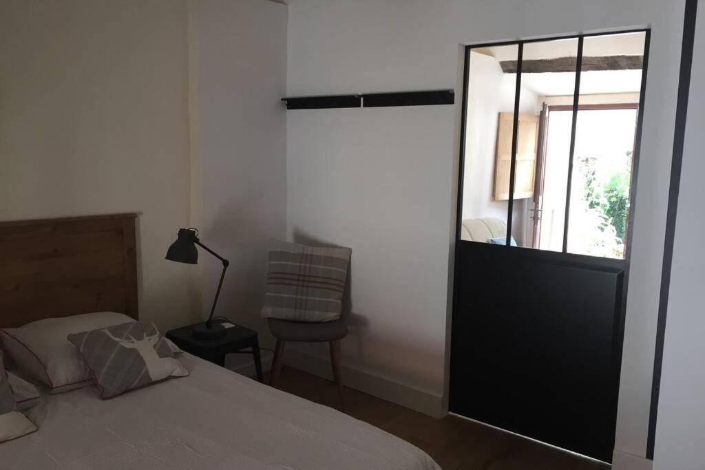 Photo of Bedroom in Flavigny-sur-Ozerain