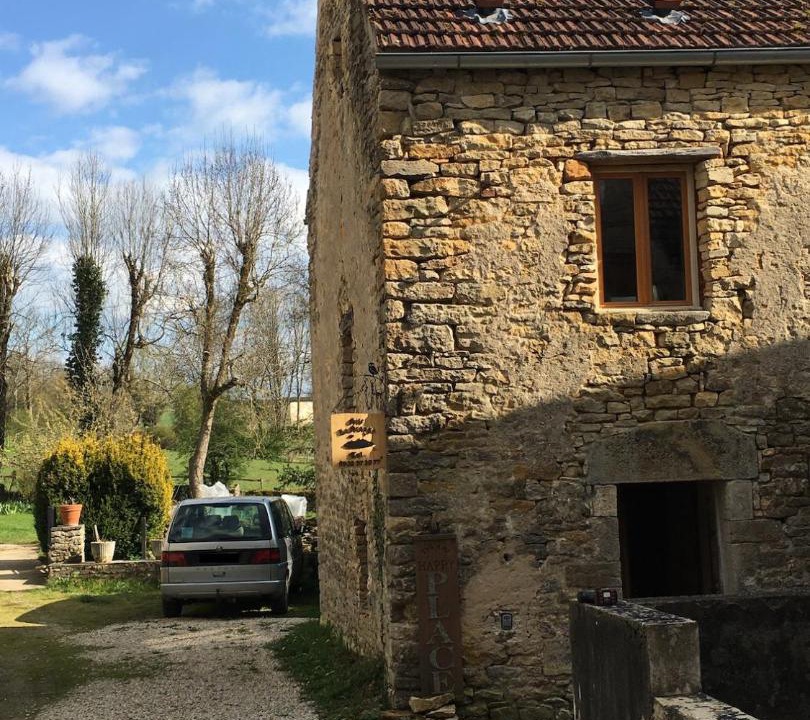 Photo of Buildings in Saint-Pere