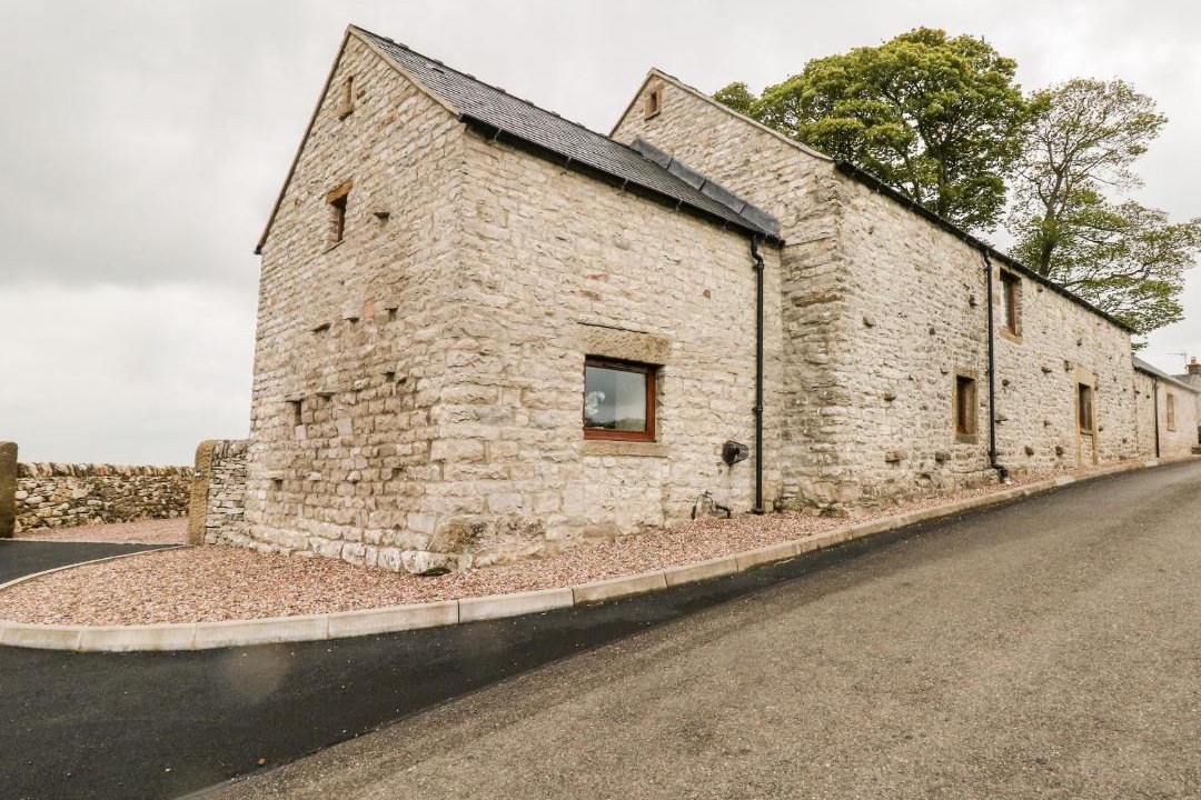 Photo of Buildings in Alstonfield
