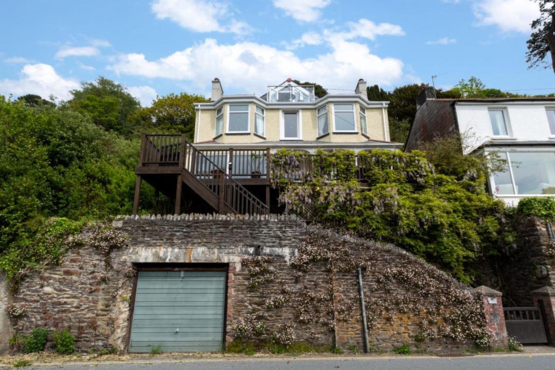Photo of Buildings in Looe
