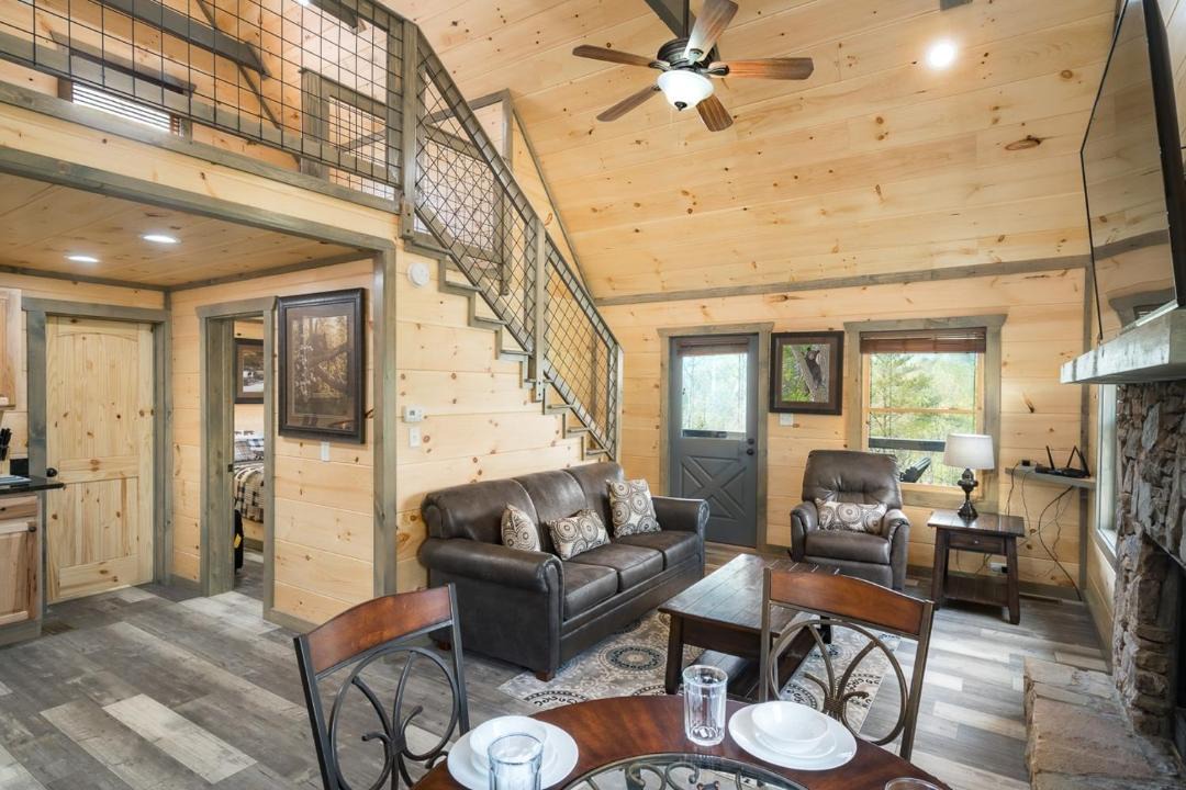 Photo of Livingroom in Pittman Center