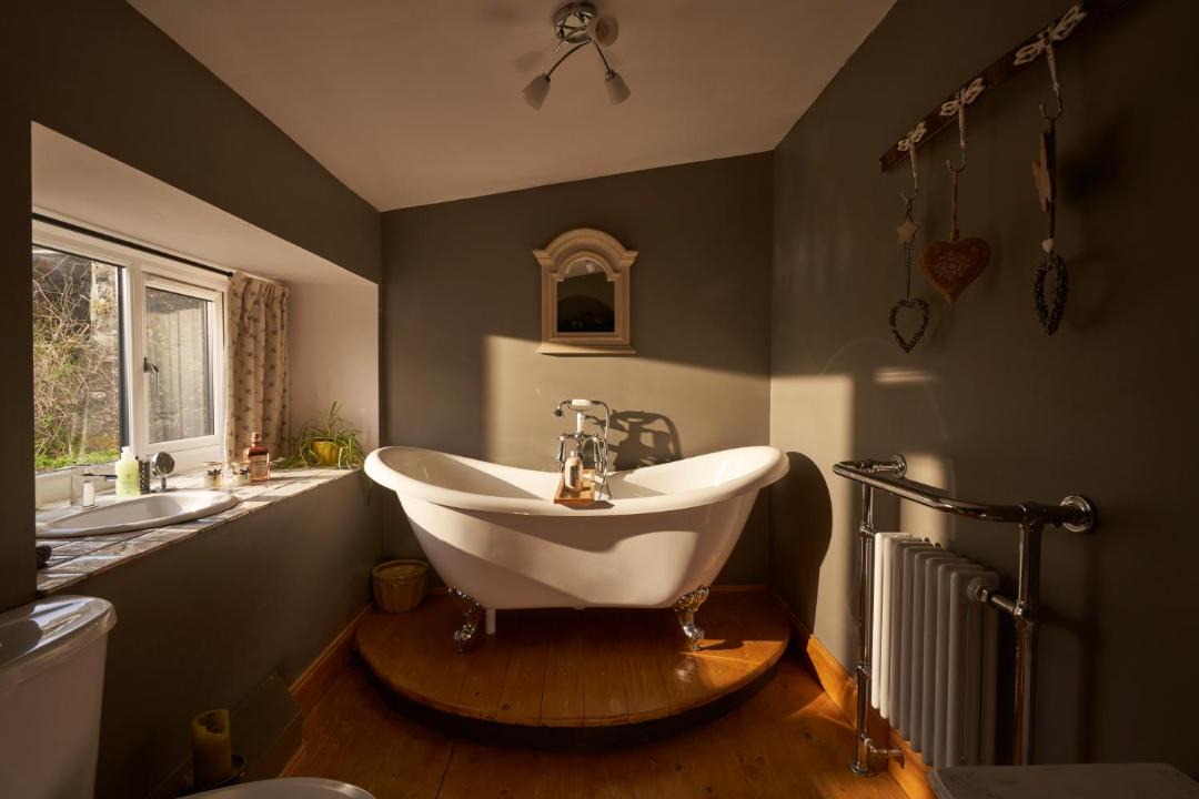 Photo of Bathroom in Cairndow