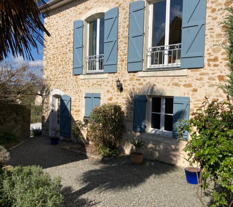 Photo of Others in Lombron