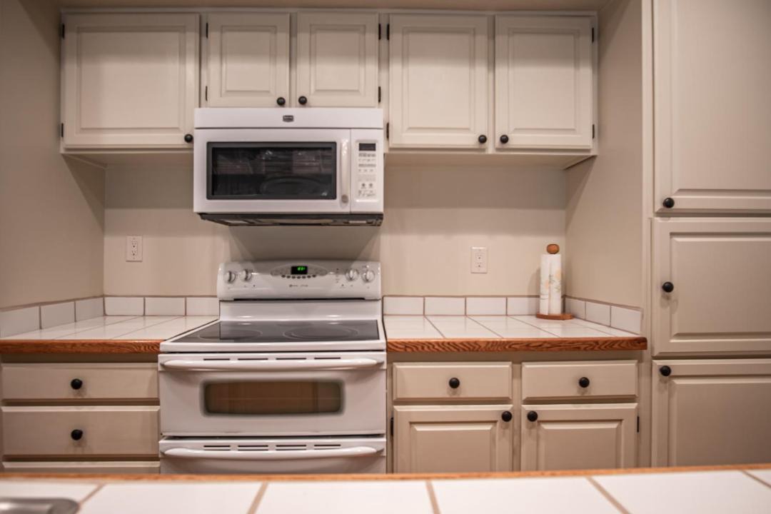 Photo of Kitchen in Maunaloa