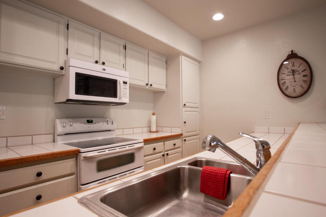 Photo of Kitchen in Maunaloa