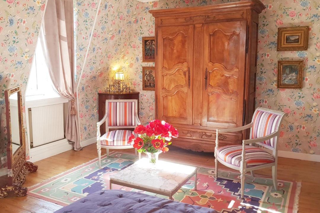 Photo of Others in Hieville