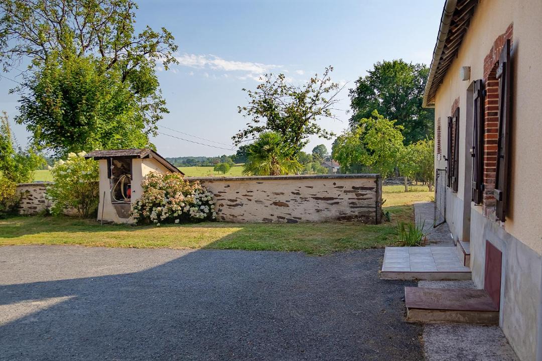 Photo of Others in Benayes