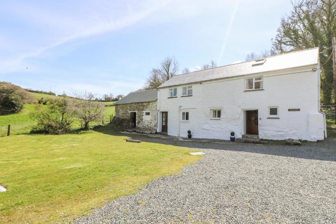 Photo of Buildings in Helford Passage