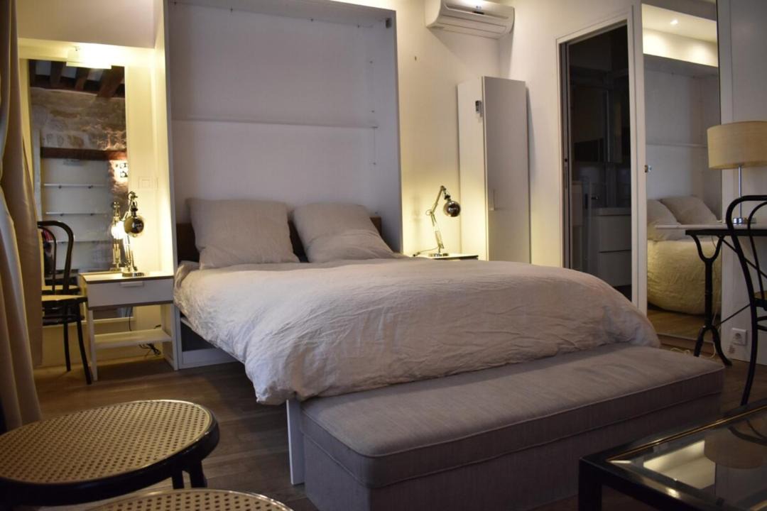 Photo of Bedroom in Arts-et-Metiers