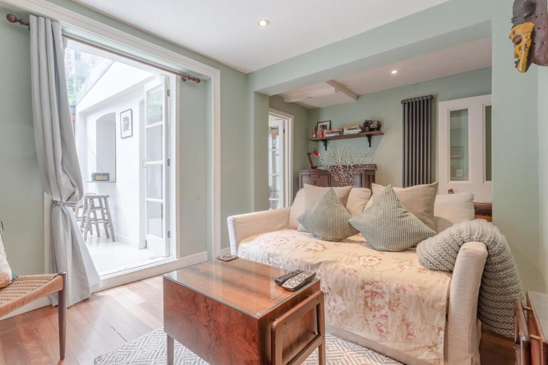 Photo of Livingroom in Kennington