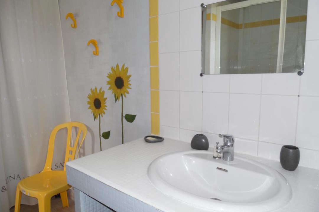 Photo of Bathroom in Hommes