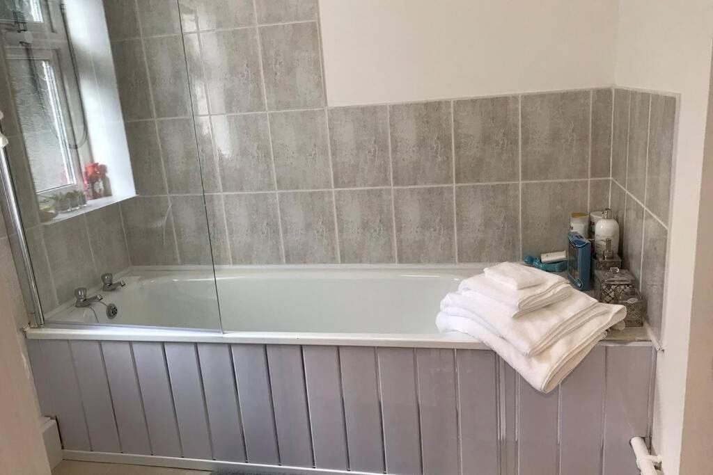 Photo of Bathroom in Six Bells