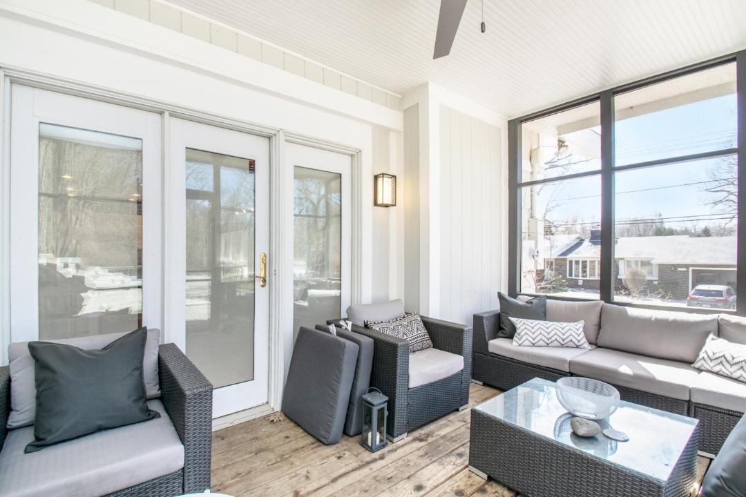 Photo of Livingroom in Grand Beach