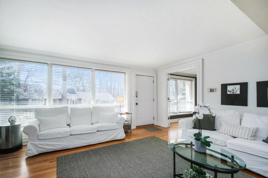 Photo of Livingroom in Grand Beach